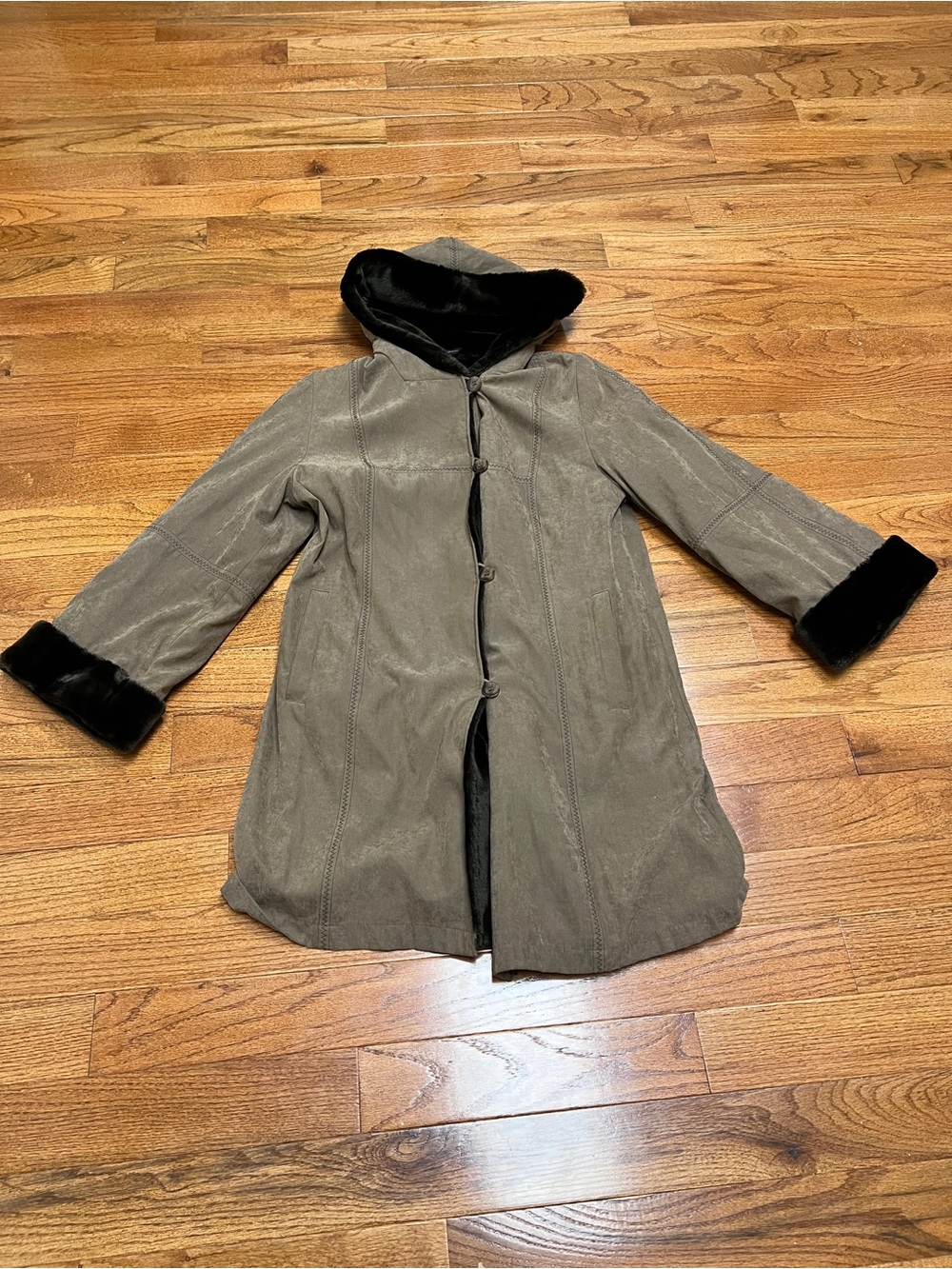 Women's Hooded Coat with Faux Fur Trim and lining
